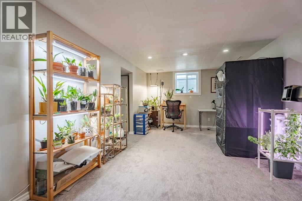 Single Family House Bungalow for Sale in  Brockington Road NW Brentwood Calgary 