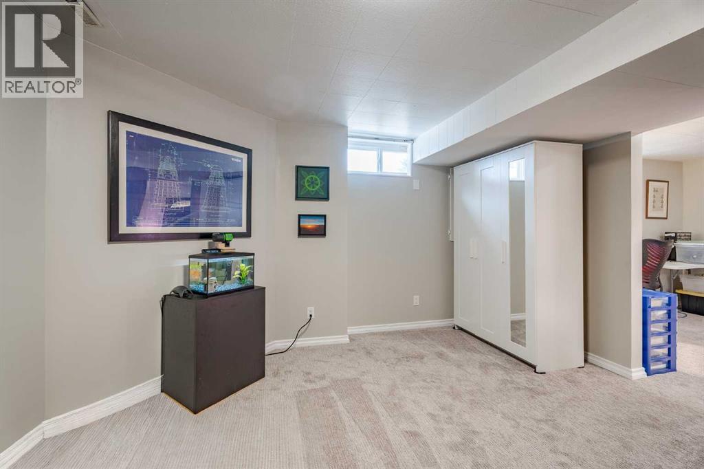 Single Family House Bungalow for Sale in  Brockington Road NW Brentwood Calgary 