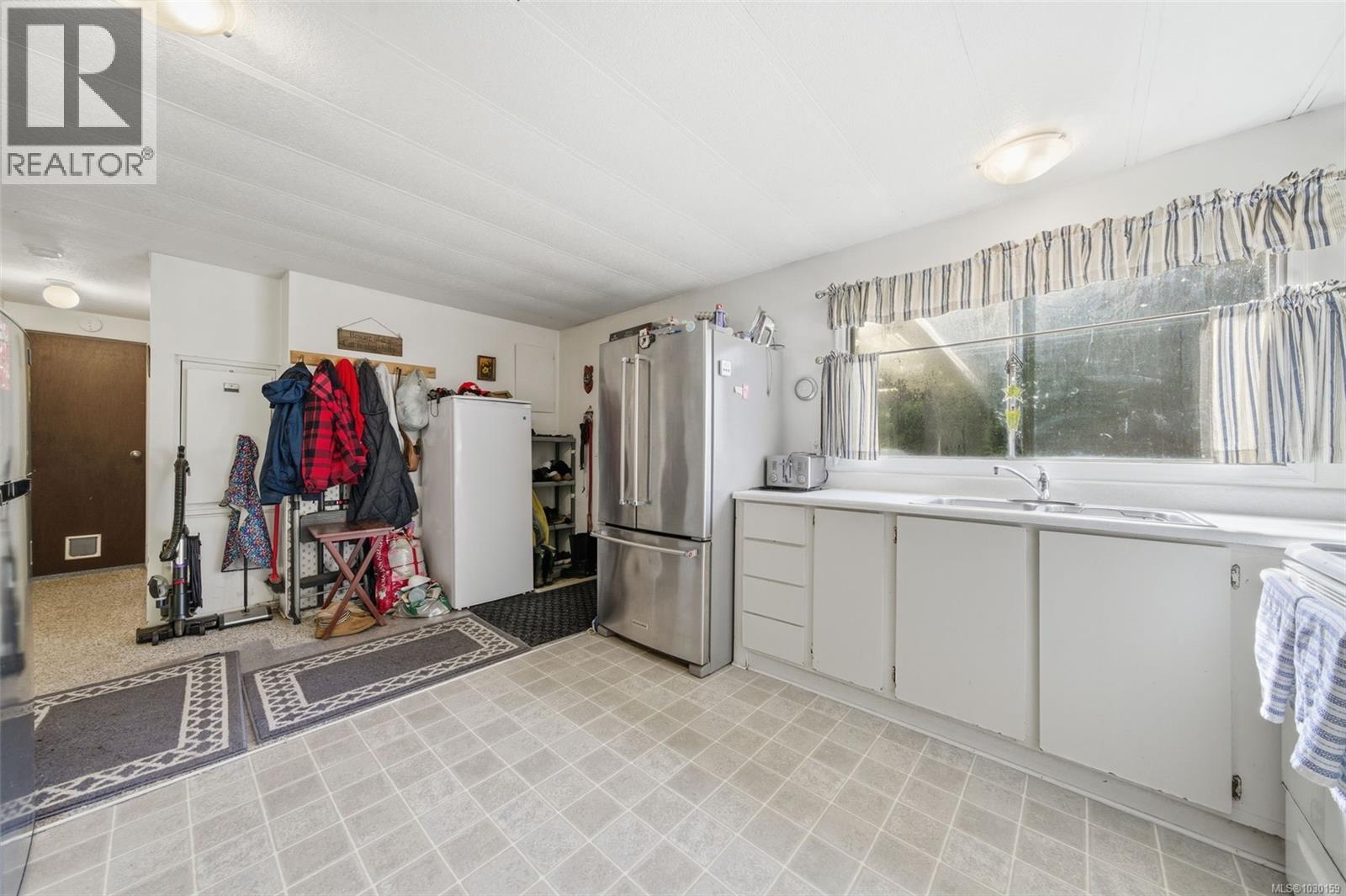 #11 2615 Otter Point Rd - 15