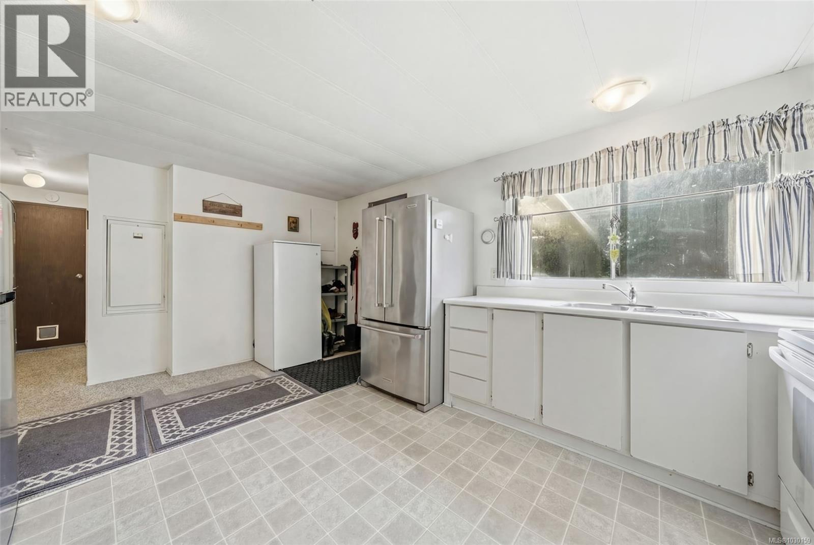 #11 2615 OTTER POINT RD - 16