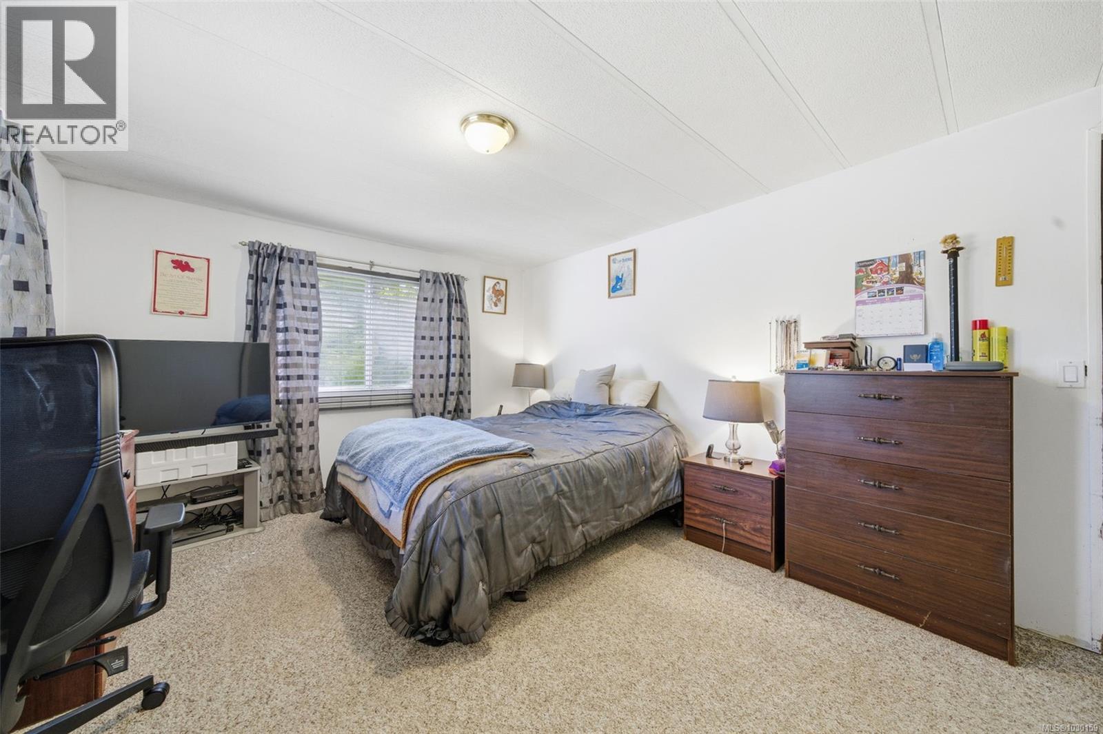 #11 2615 OTTER POINT RD - 32