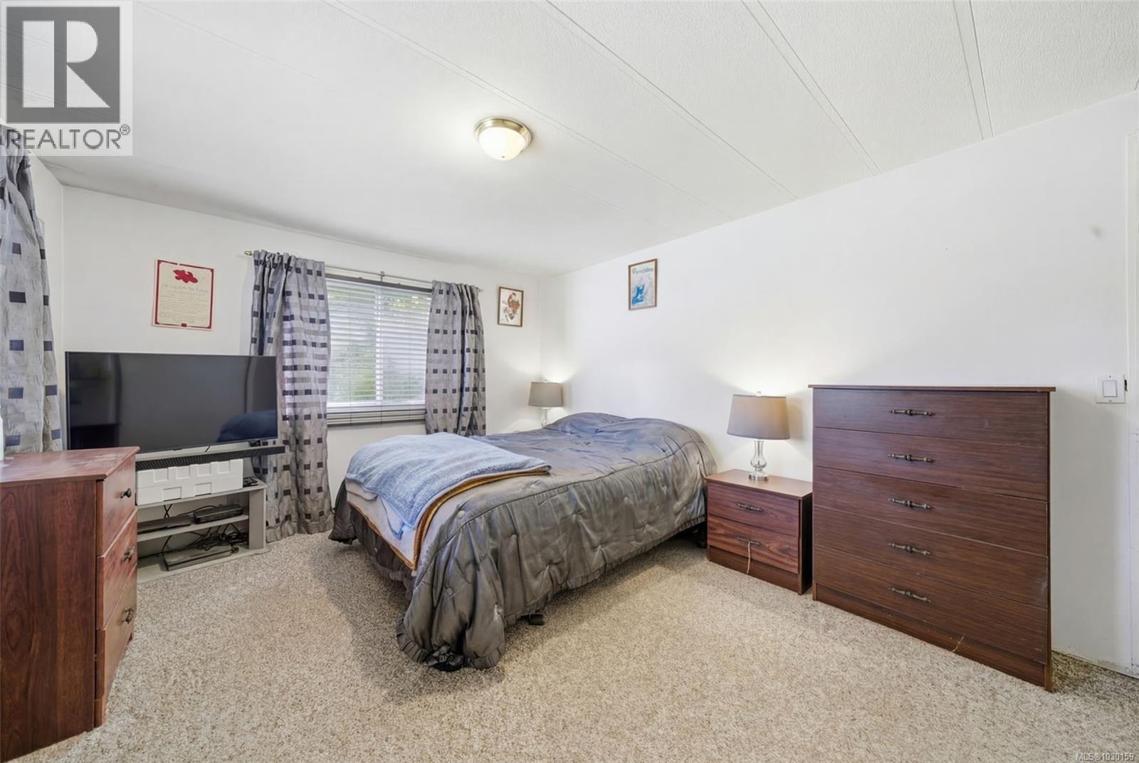 #11 2615 OTTER POINT RD - 33