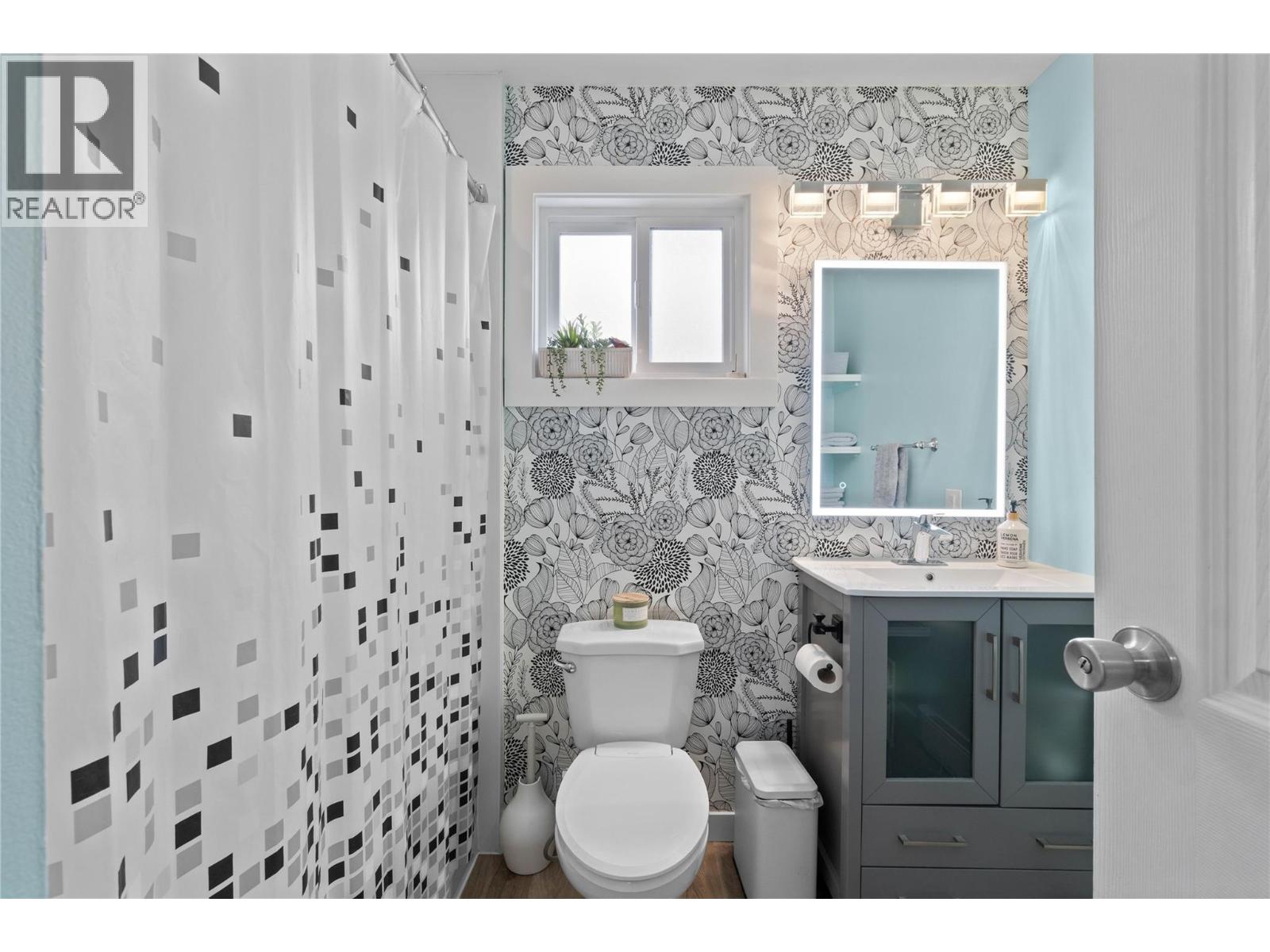 #46 1605 SUMMIT DRIVE - 13