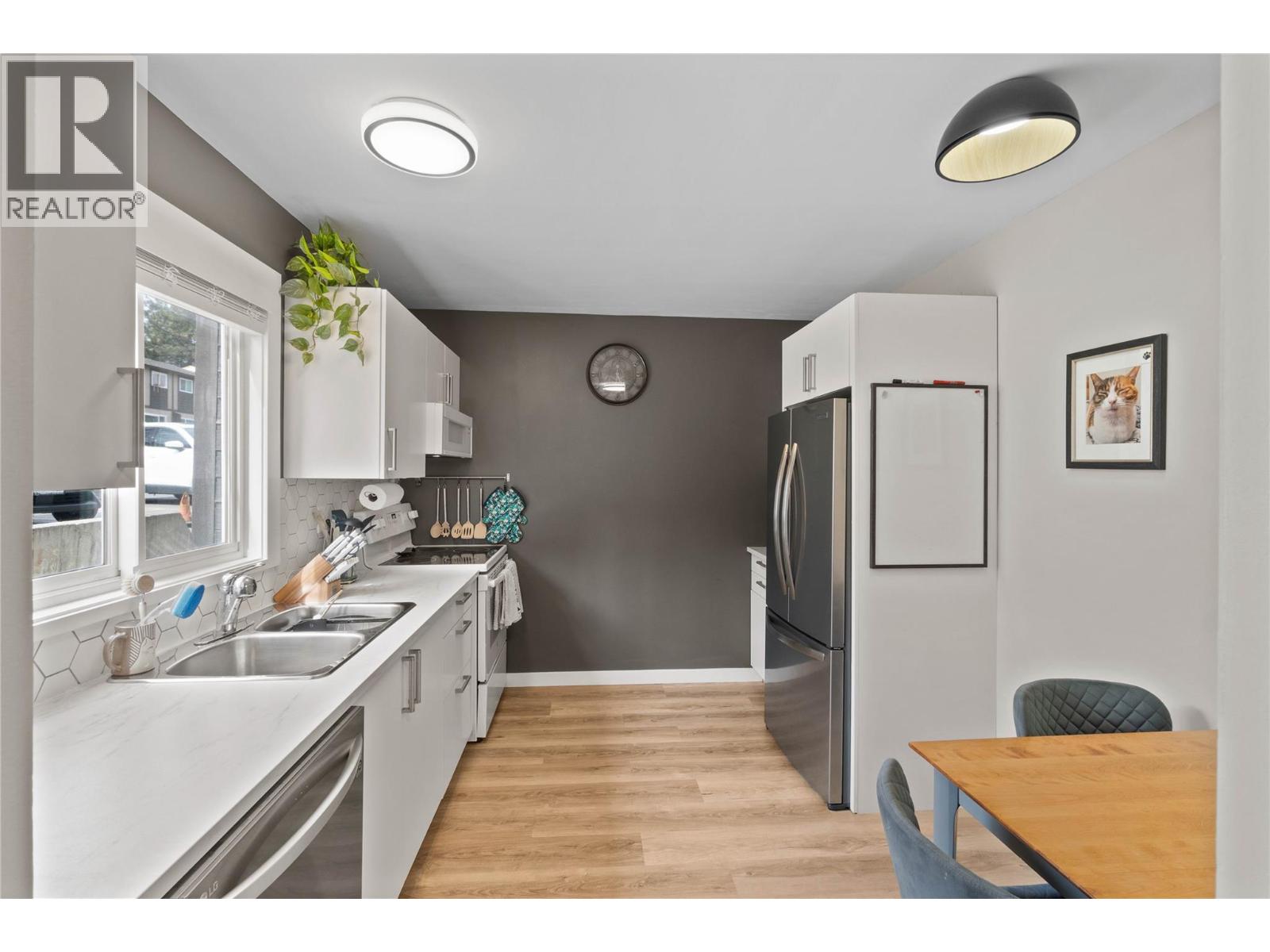 #46 1605 SUMMIT DRIVE - Image 2