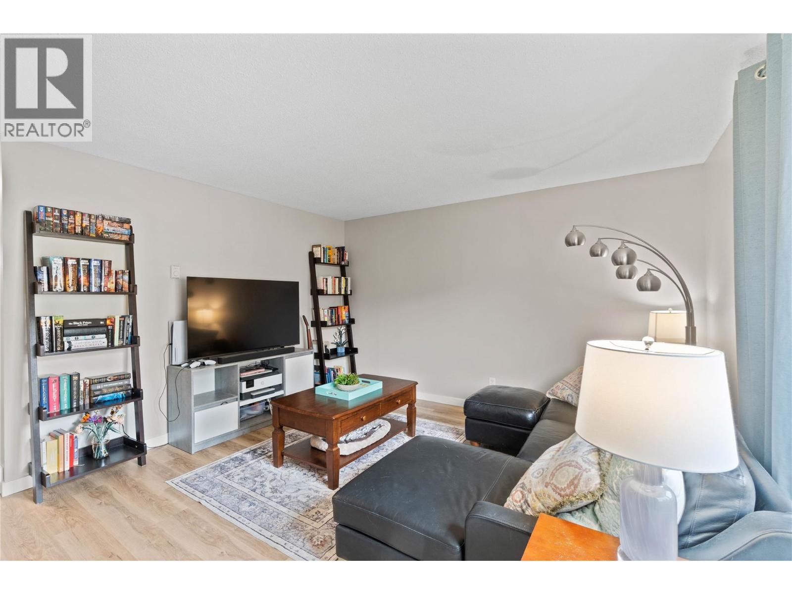 #46 1605 SUMMIT DRIVE - 6