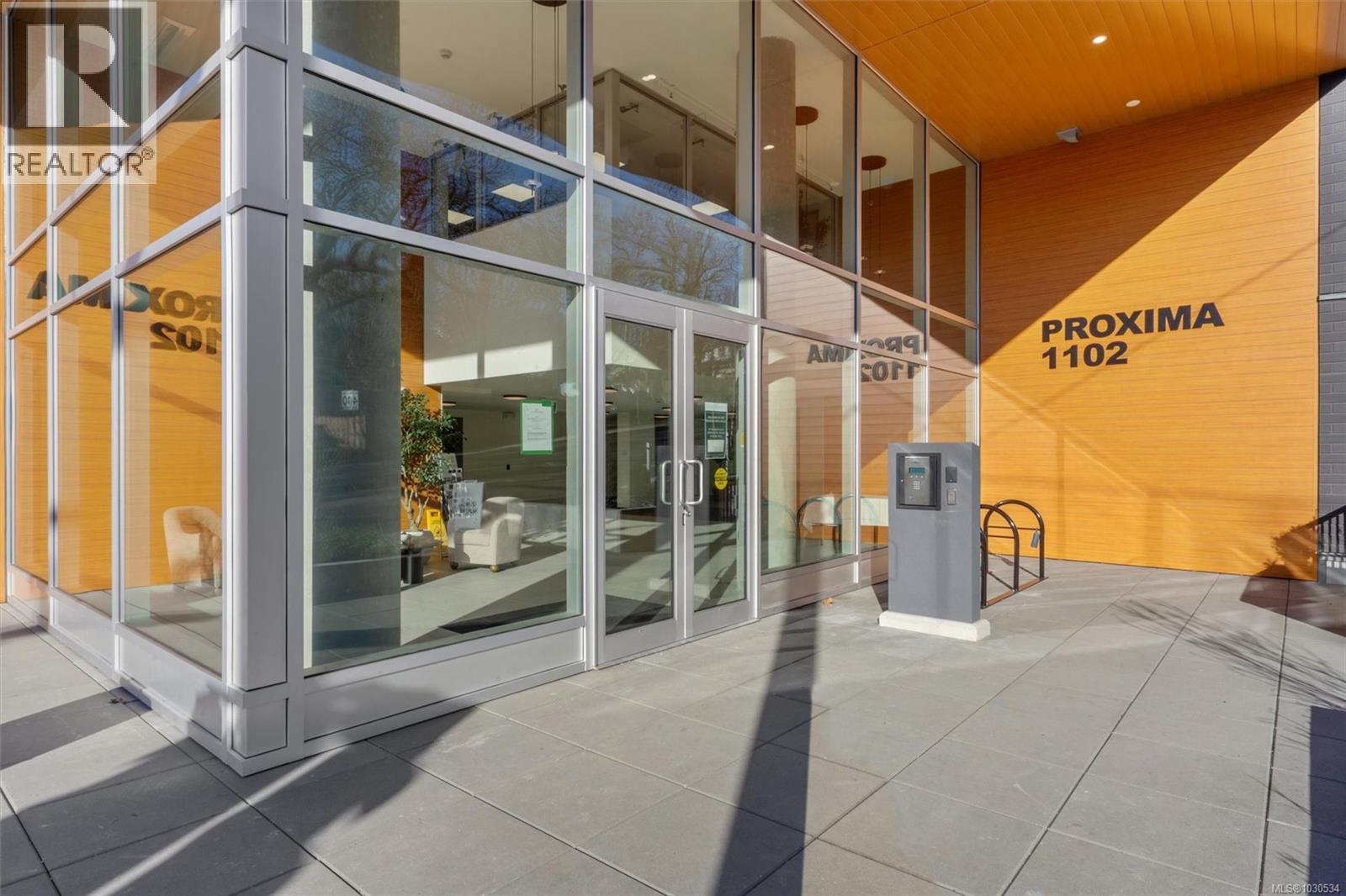 #410 1102 ESQUIMALT RD - Image 2