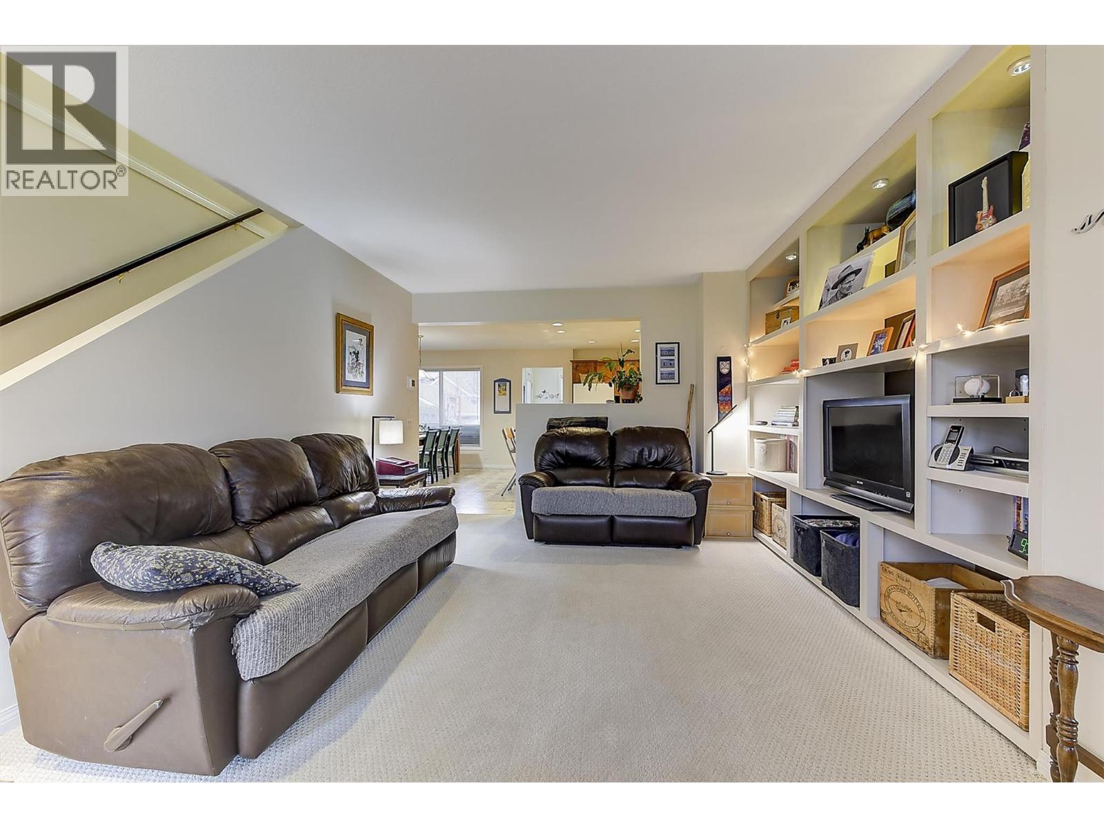 5280 ALLENBY LANE - 52