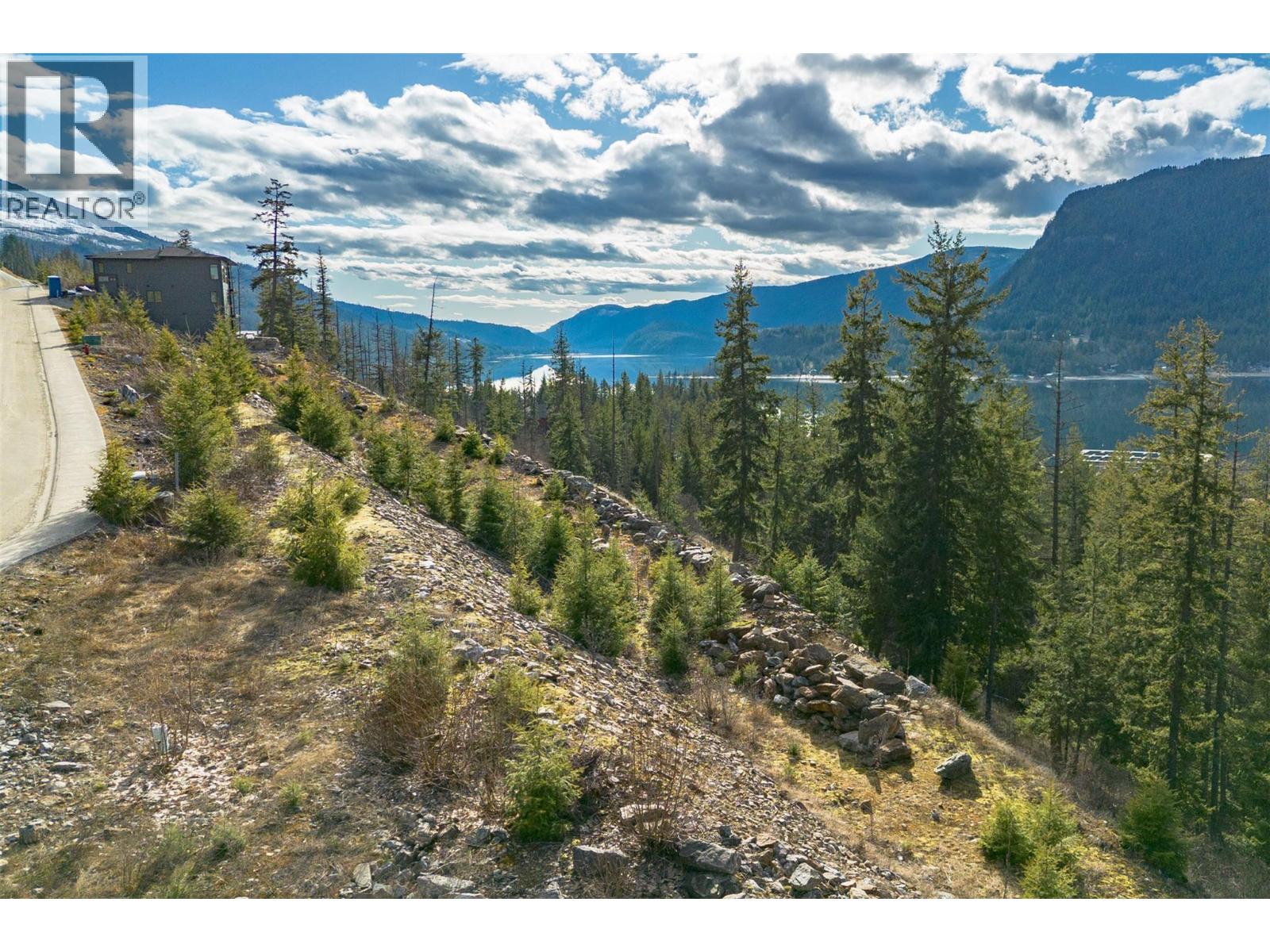 270 Bayview Drive, Sicamous