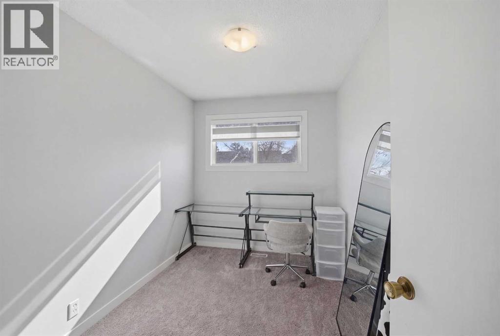 Single Family House for Sale in    Avenue SE Penbrooke Meadows Calgary 