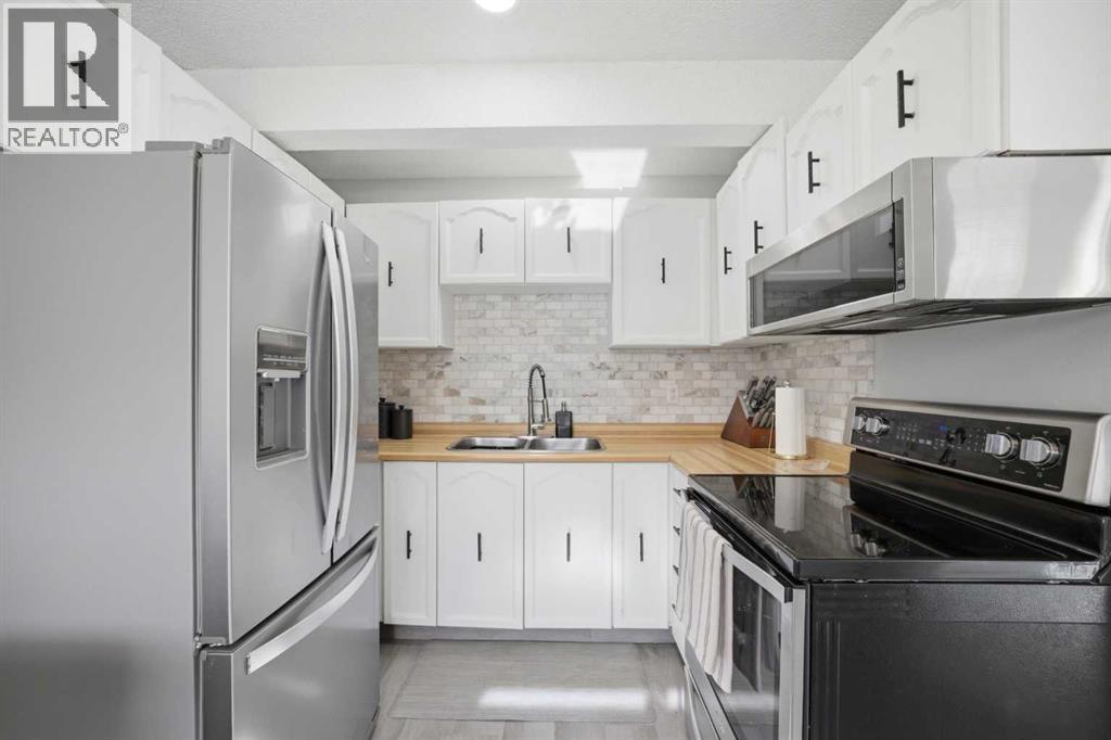 Single Family House for Sale in    Avenue SE Penbrooke Meadows Calgary 