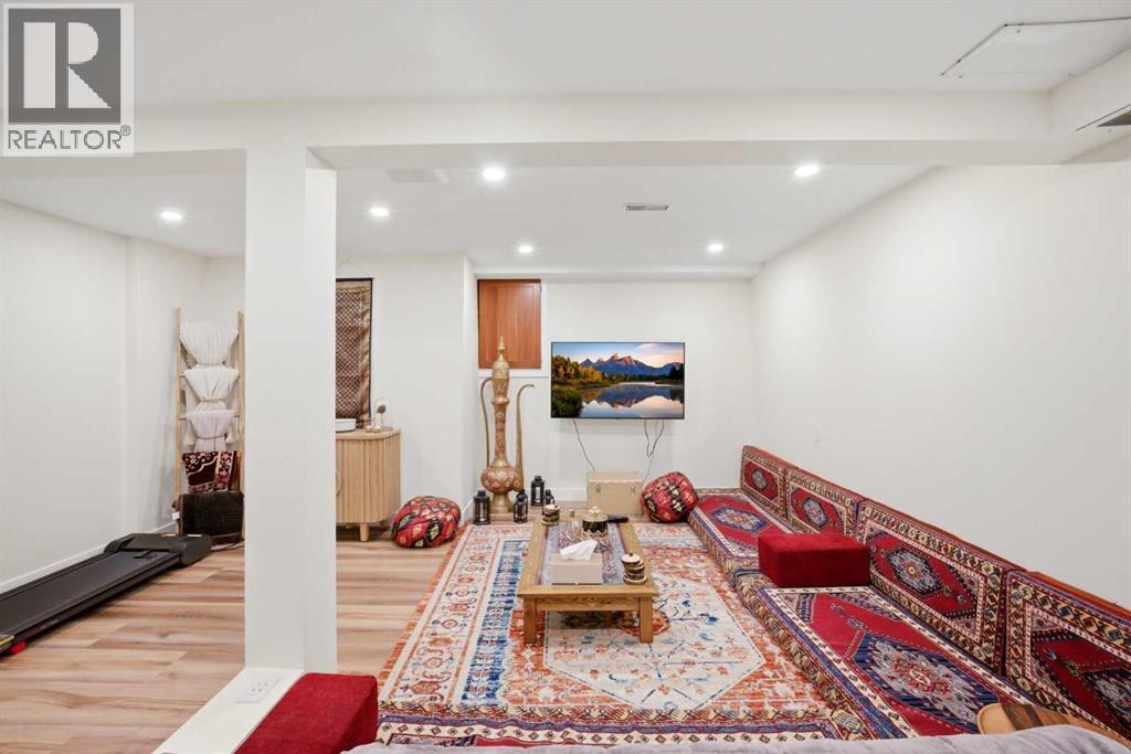 Single Family House for Sale in    Avenue SE Penbrooke Meadows Calgary 