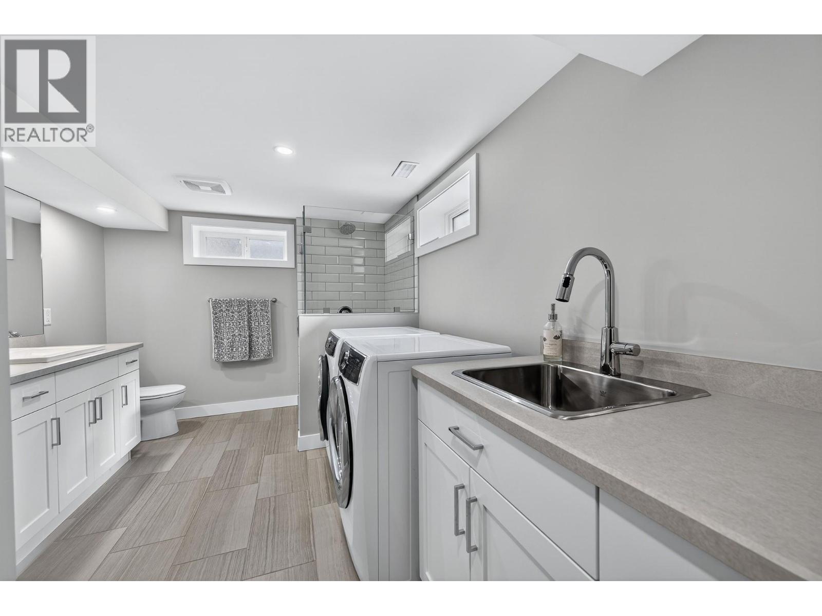 2095 VALLEYVIEW DRIVE - 20