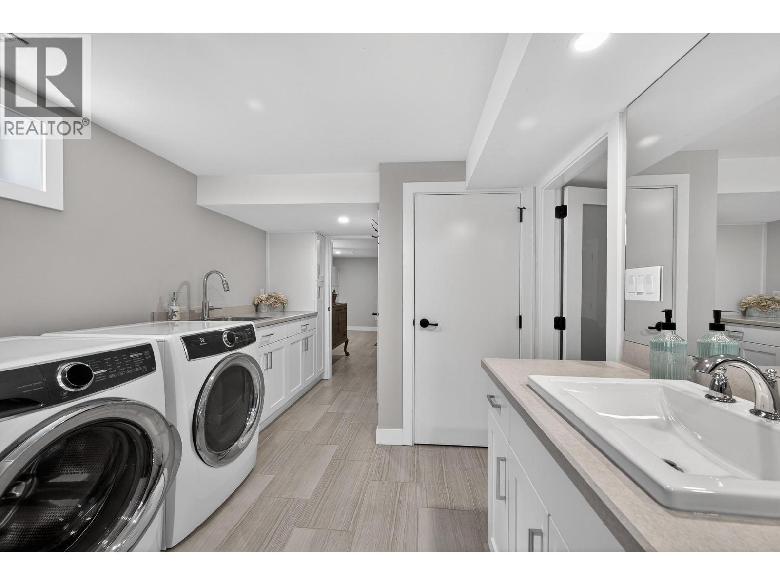 2095 VALLEYVIEW DRIVE - 22