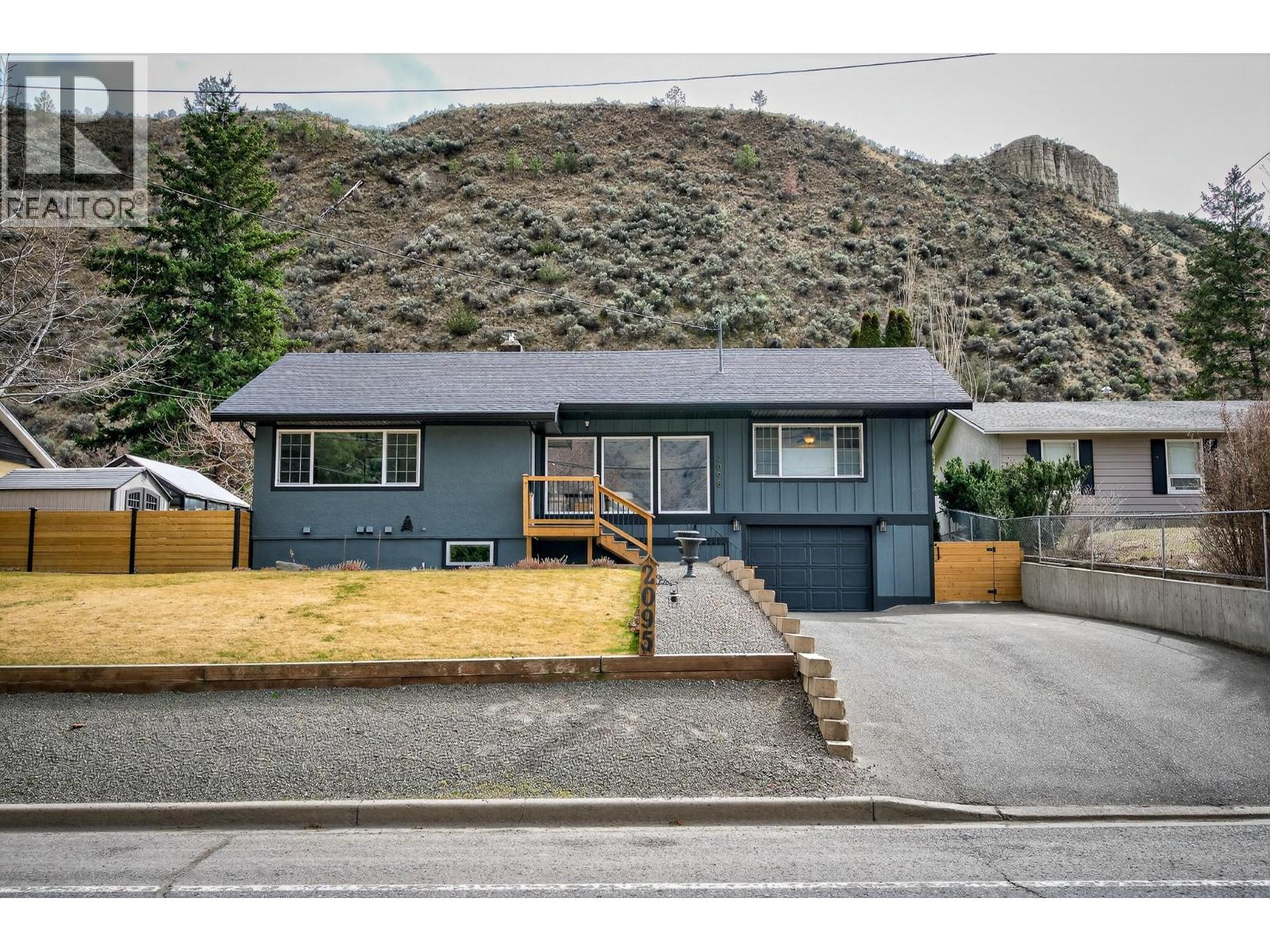 2095 VALLEYVIEW DRIVE - 27