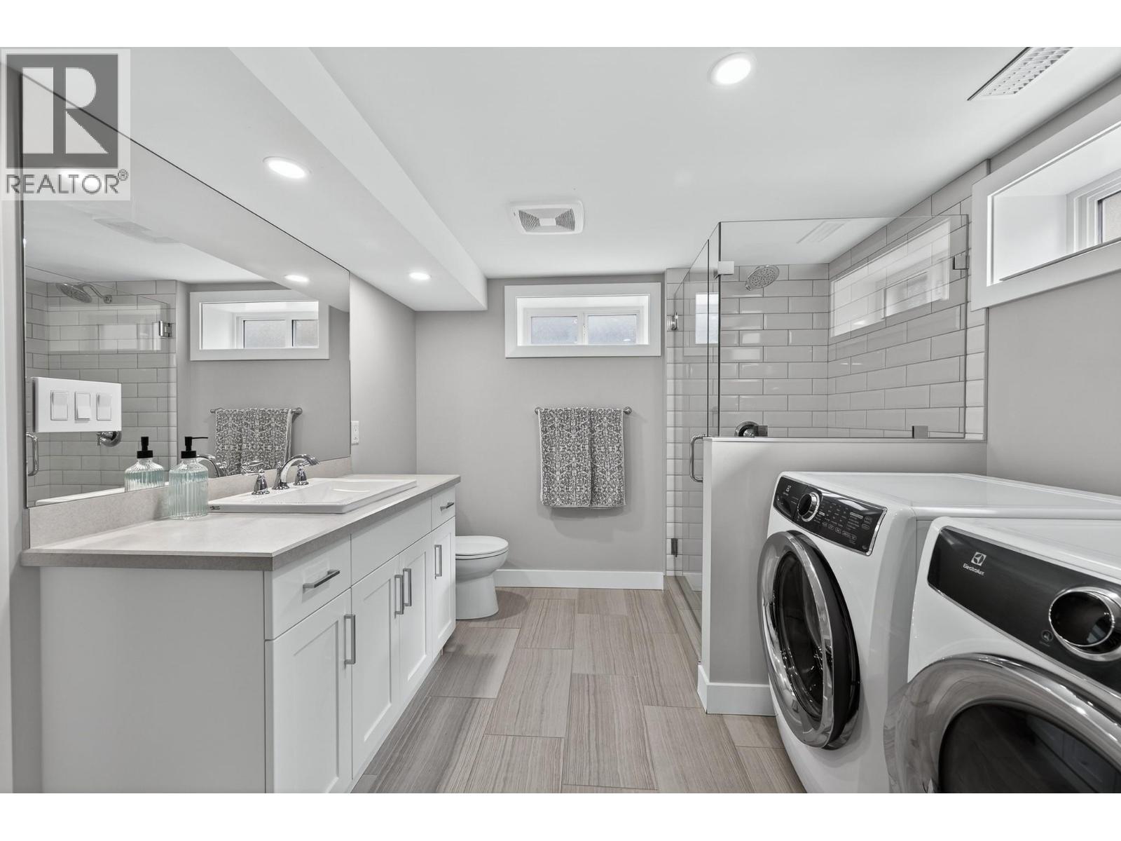 2095 VALLEYVIEW DRIVE - 21