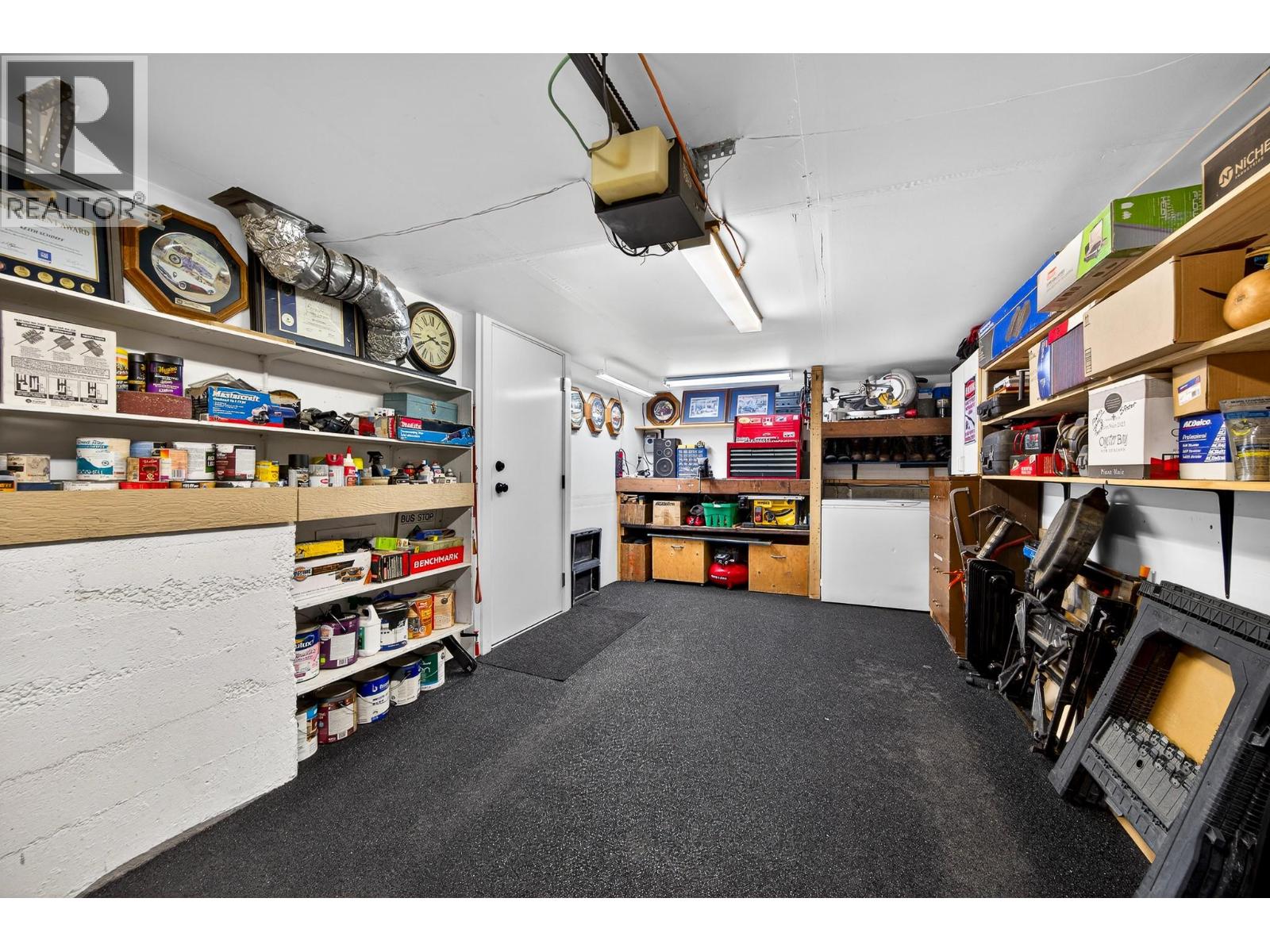 2095 VALLEYVIEW DRIVE - 26