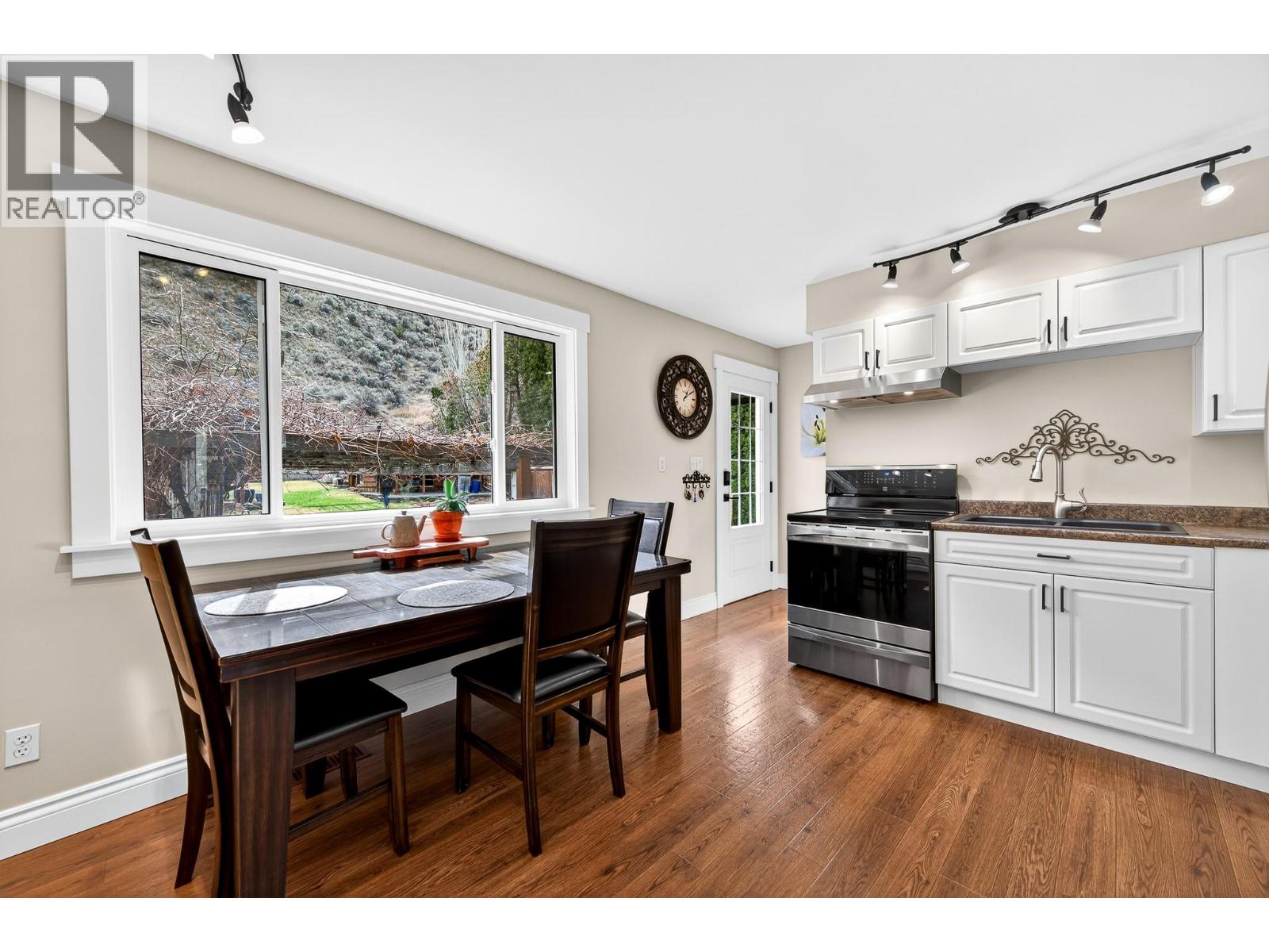 2095 VALLEYVIEW DRIVE - 6