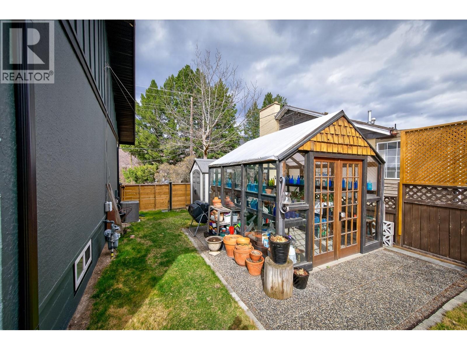 2095 VALLEYVIEW DRIVE - 33