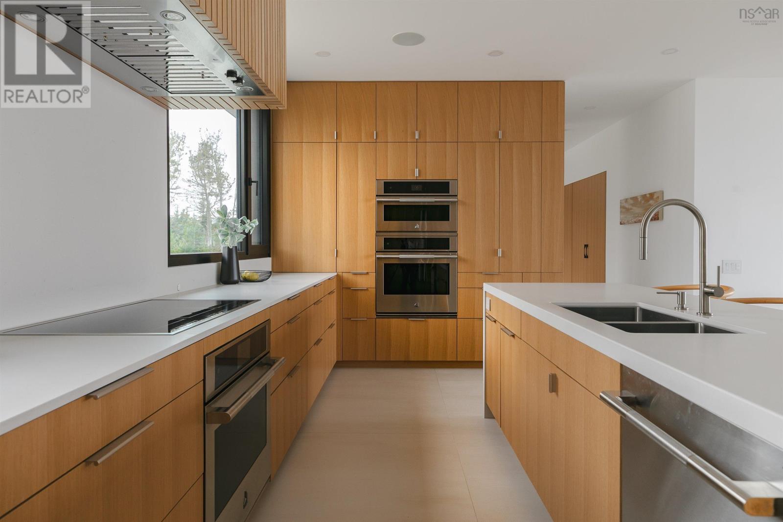 Property 18 of 51 of 38 Island Watch Run