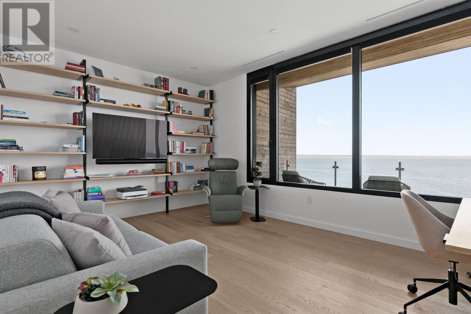 Property 35 of 51 of 38 Island Watch Run