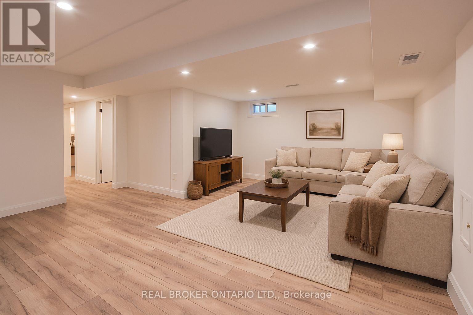 4326 WATERFORD CRESCENT - 32