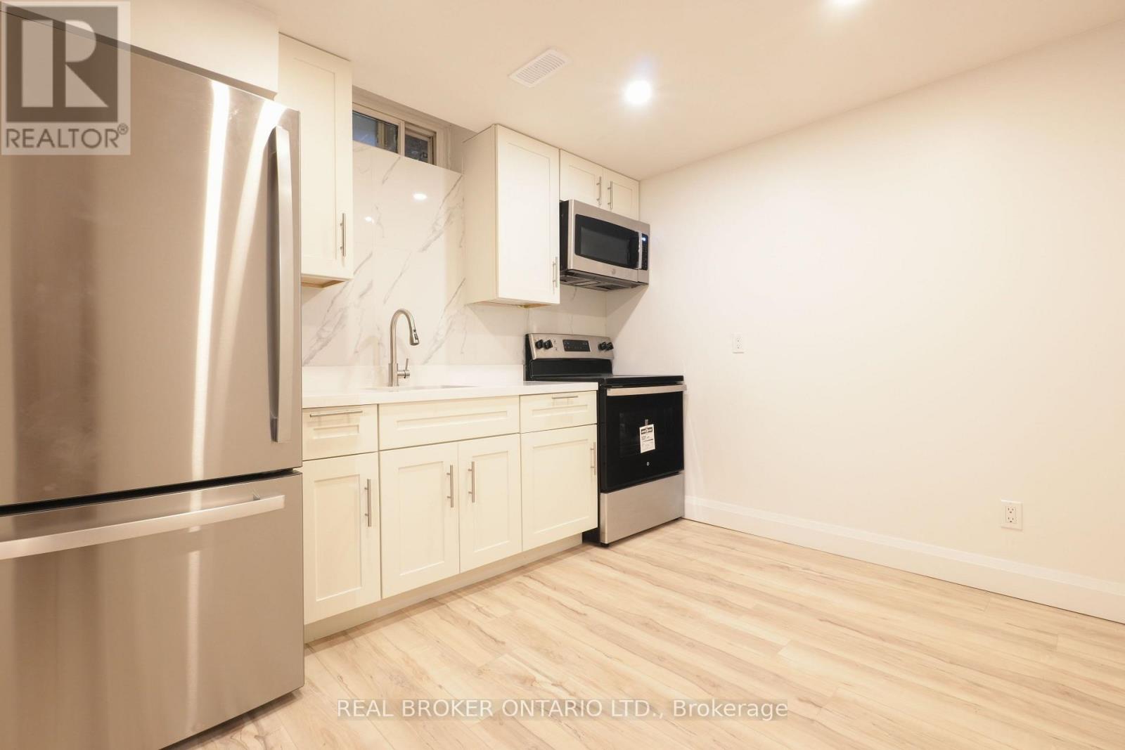 4326 WATERFORD CRESCENT - 41