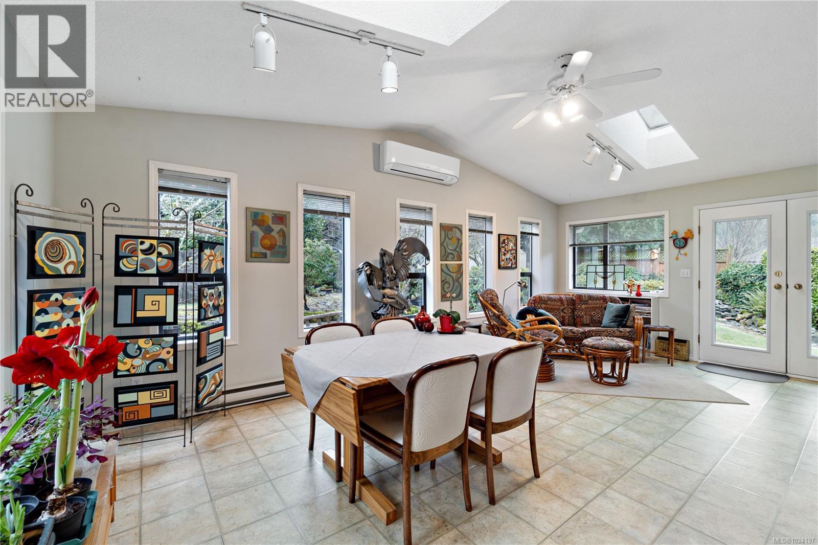 562 ROTHDALE RD - 13