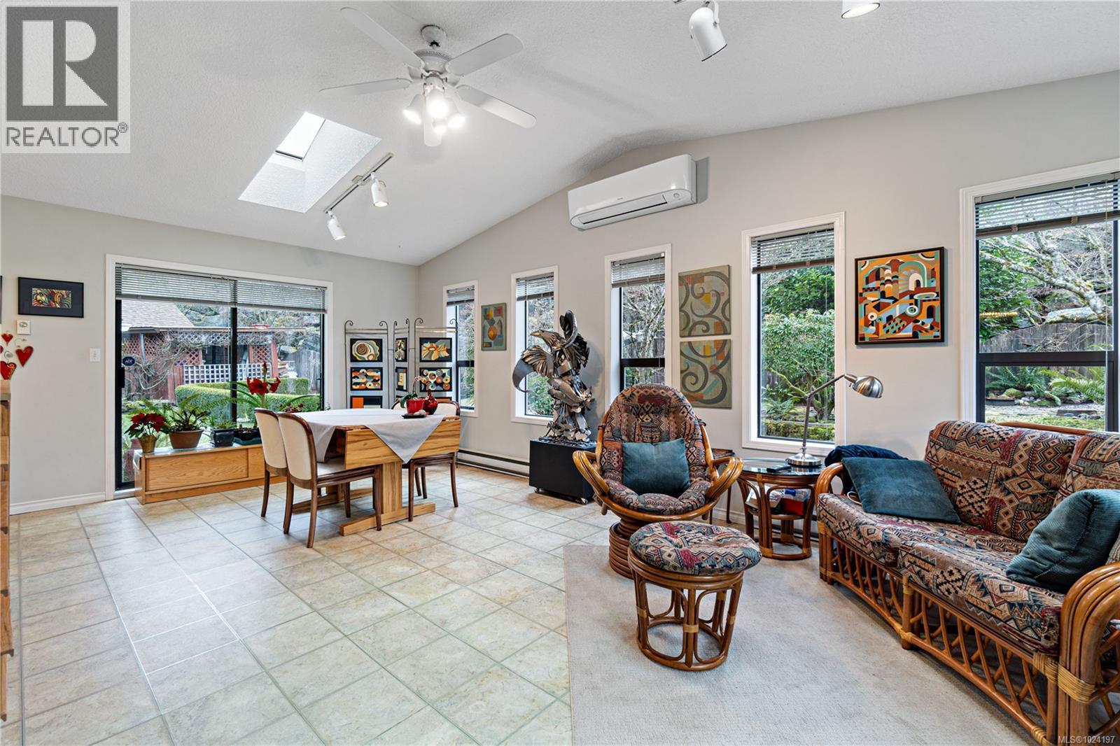 562 ROTHDALE RD - 14