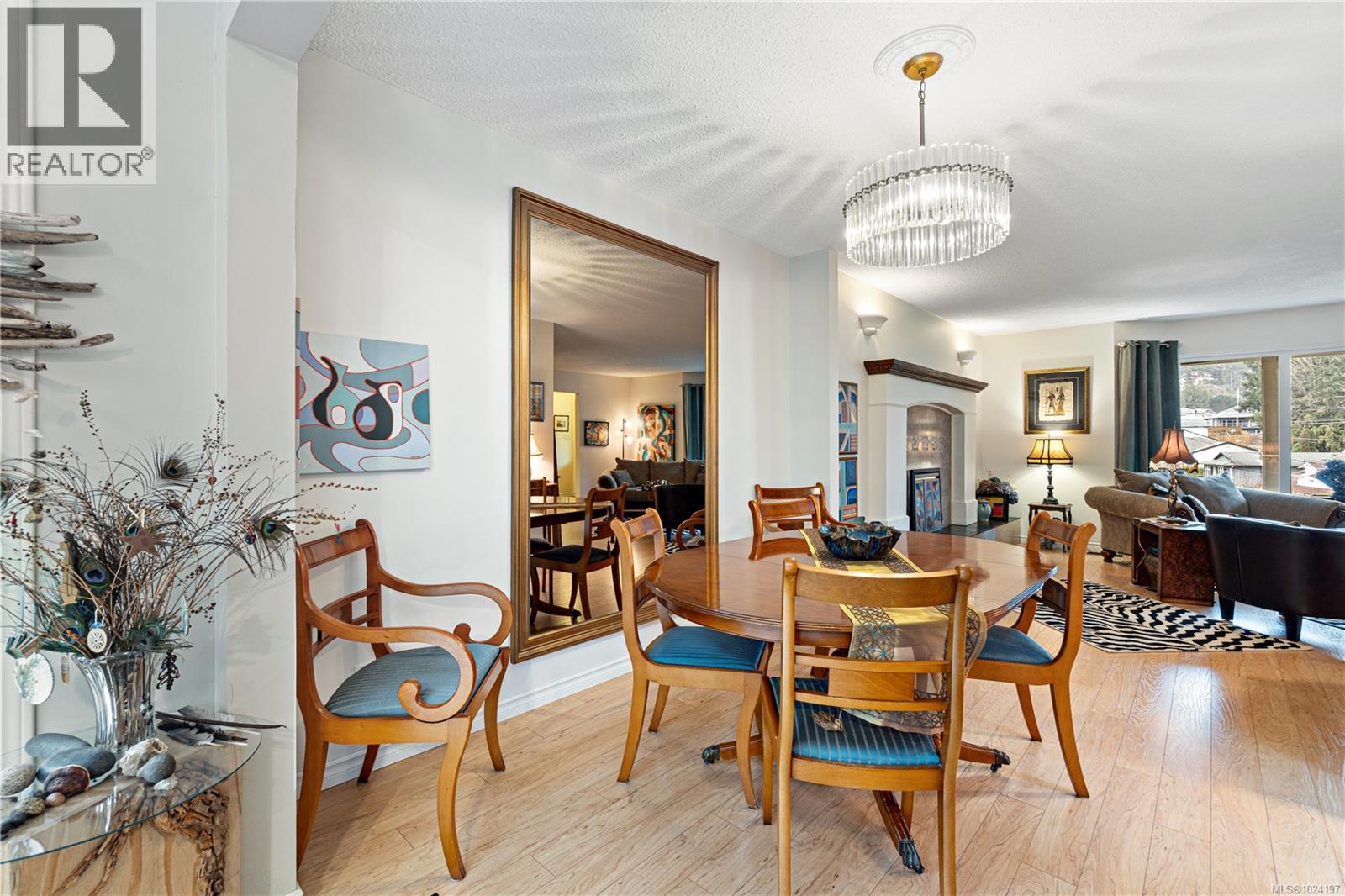 562 ROTHDALE RD - 10