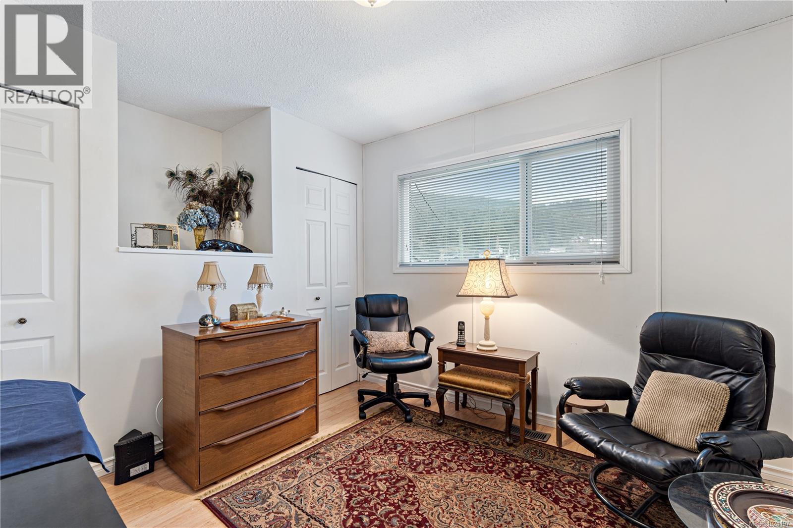 562 ROTHDALE RD - 19