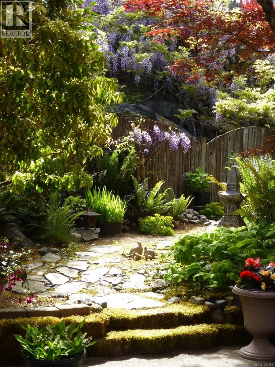 562 ROTHDALE RD - 28