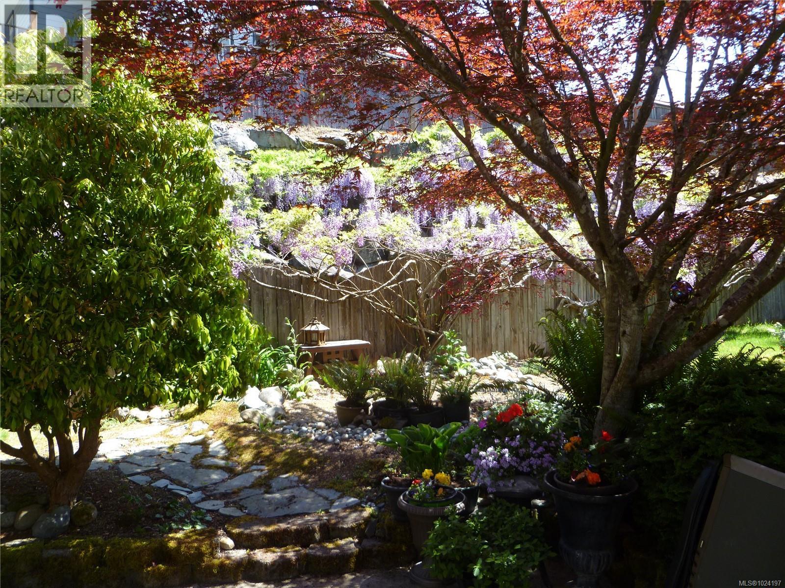 562 ROTHDALE RD - 39