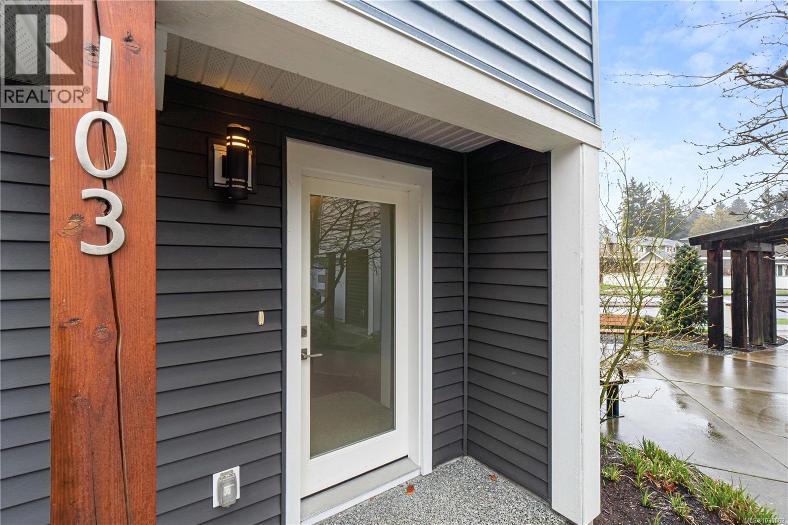 #103 1800 SUMMERHILL PL - Image 2