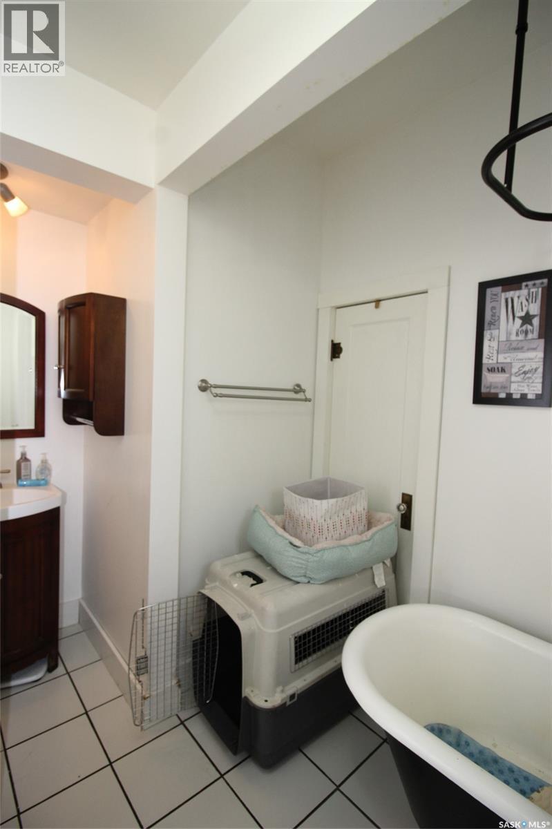 512 1ST STREET W - 12