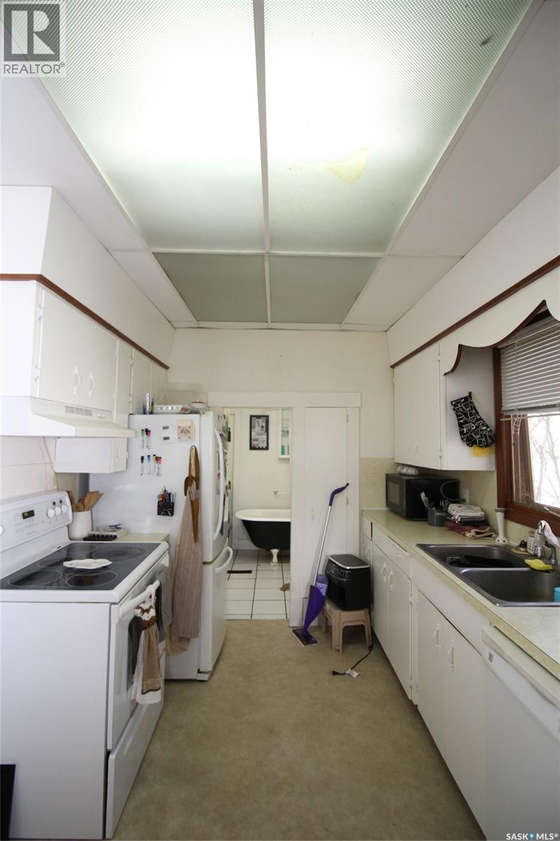 512 1ST STREET W - 3