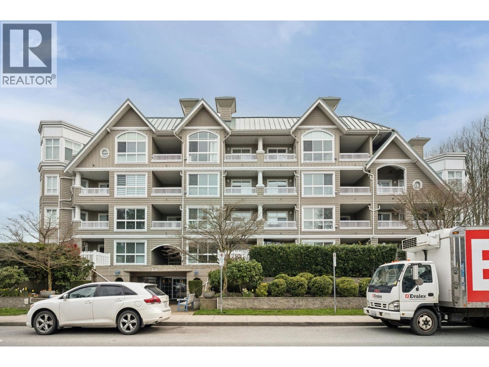 306 5500 LYNAS Lane - main photo