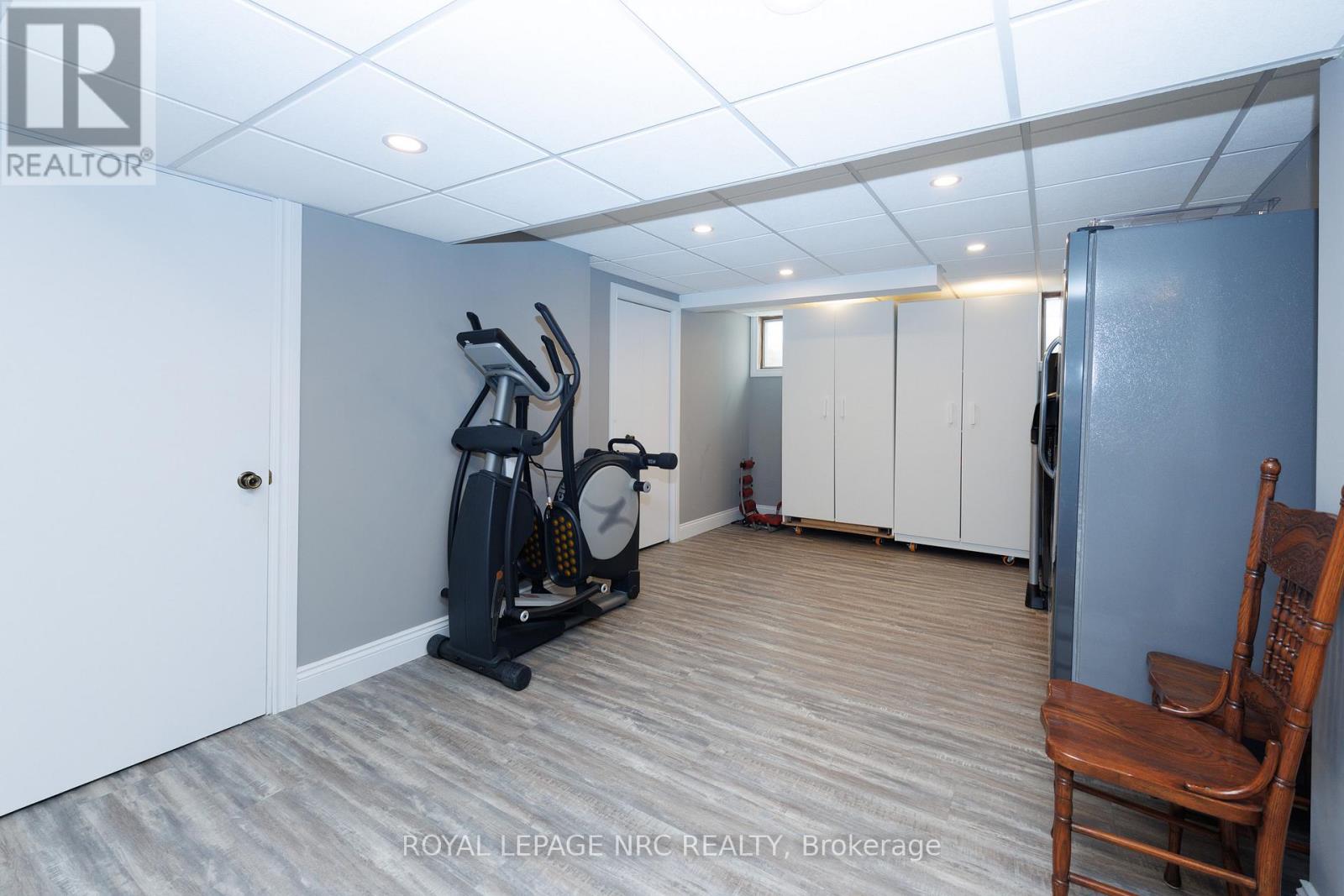 L-shaped area for storage/living/exercise