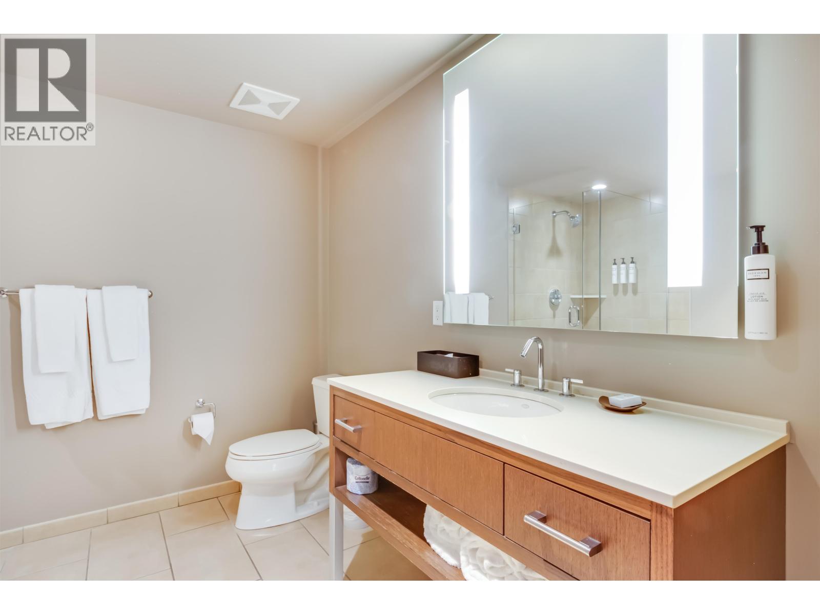 301B 2020 LONDON LANE, Whistler