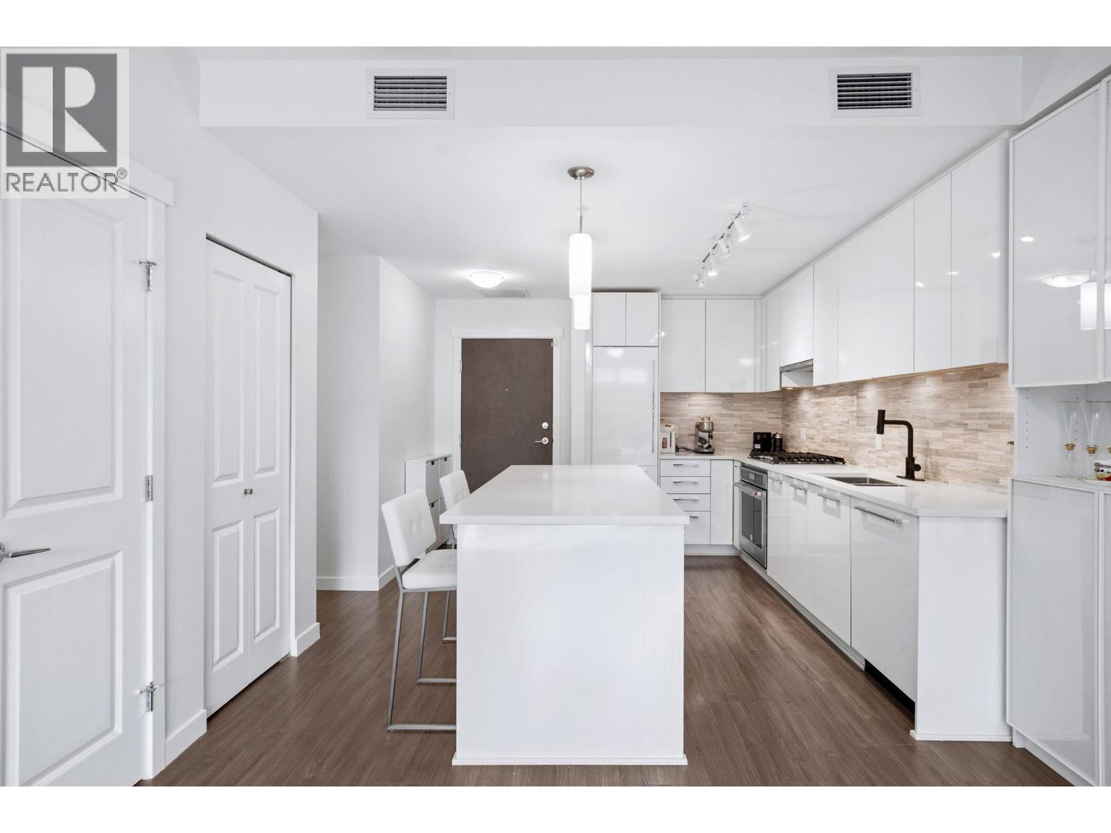 #121-9500 TOMICKI Avenue, Richmond