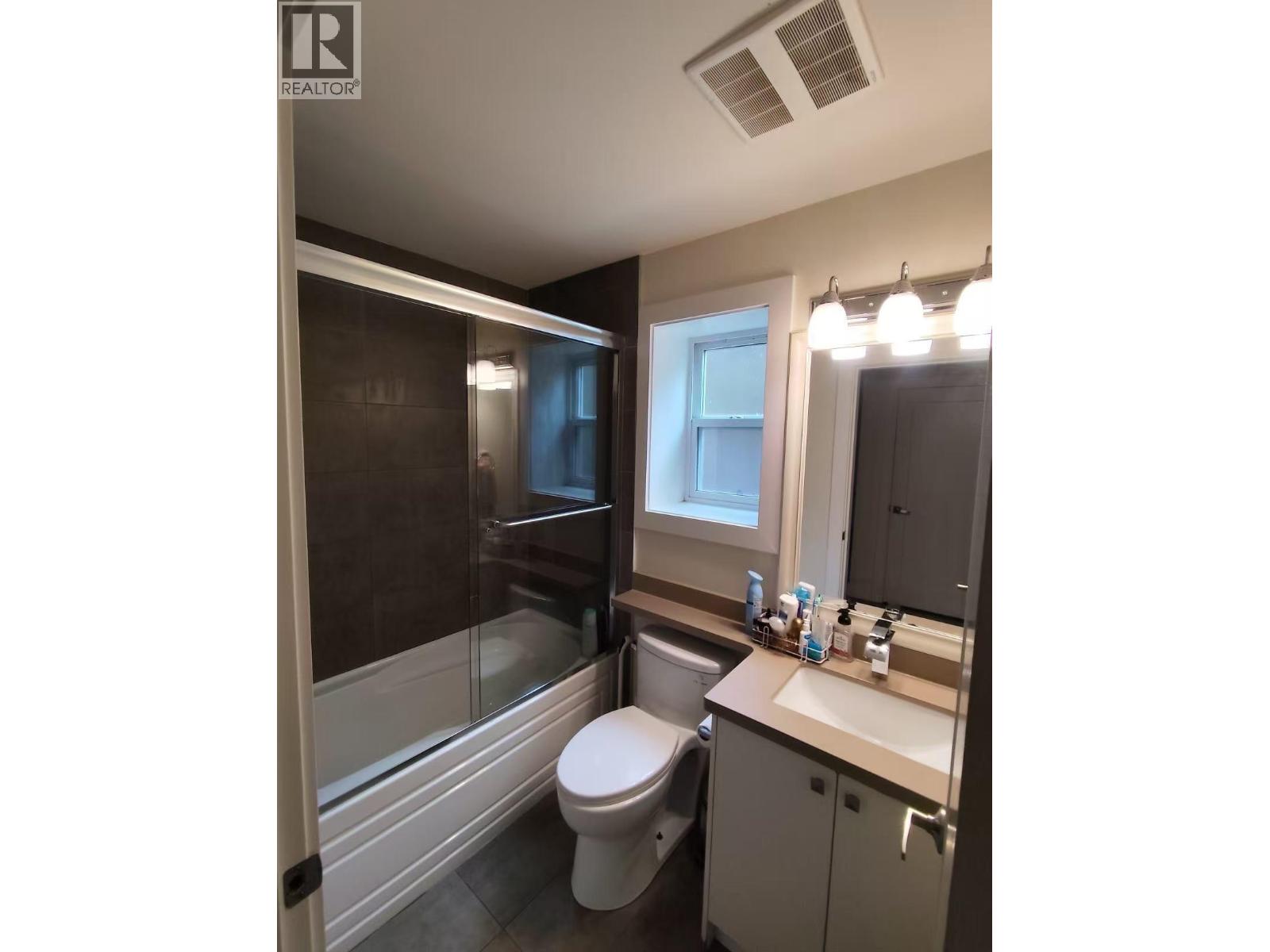 Lower Suite 809 TWENTY FIRST STREET, New Westminster