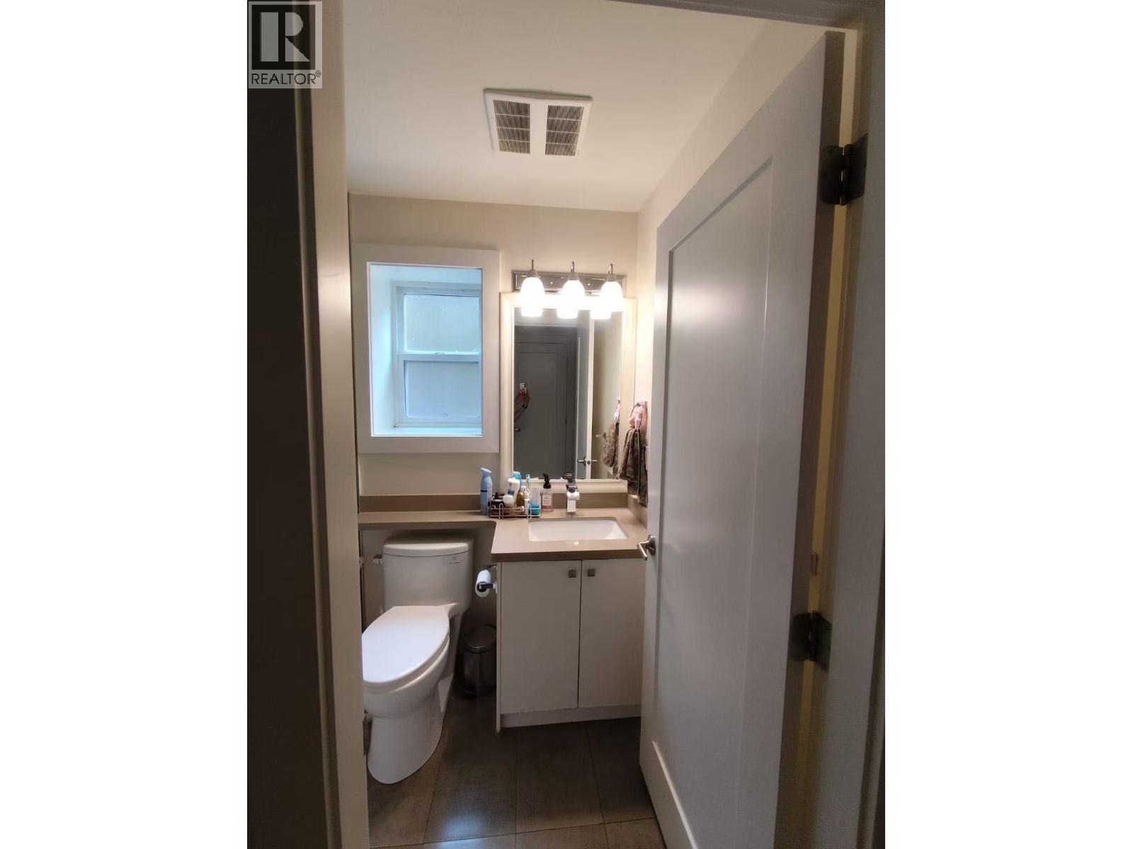 Lower Suite 809 TWENTY FIRST STREET, New Westminster