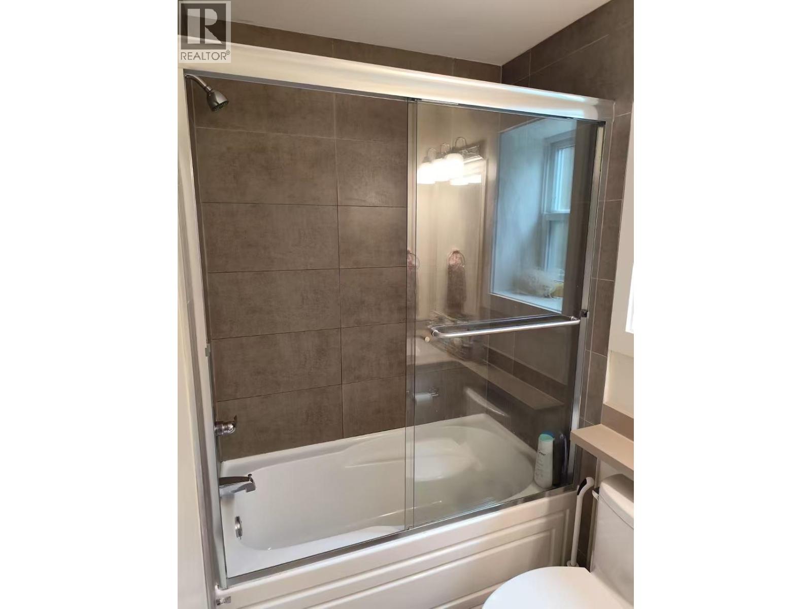 Lower Suite 809 TWENTY FIRST STREET, New Westminster