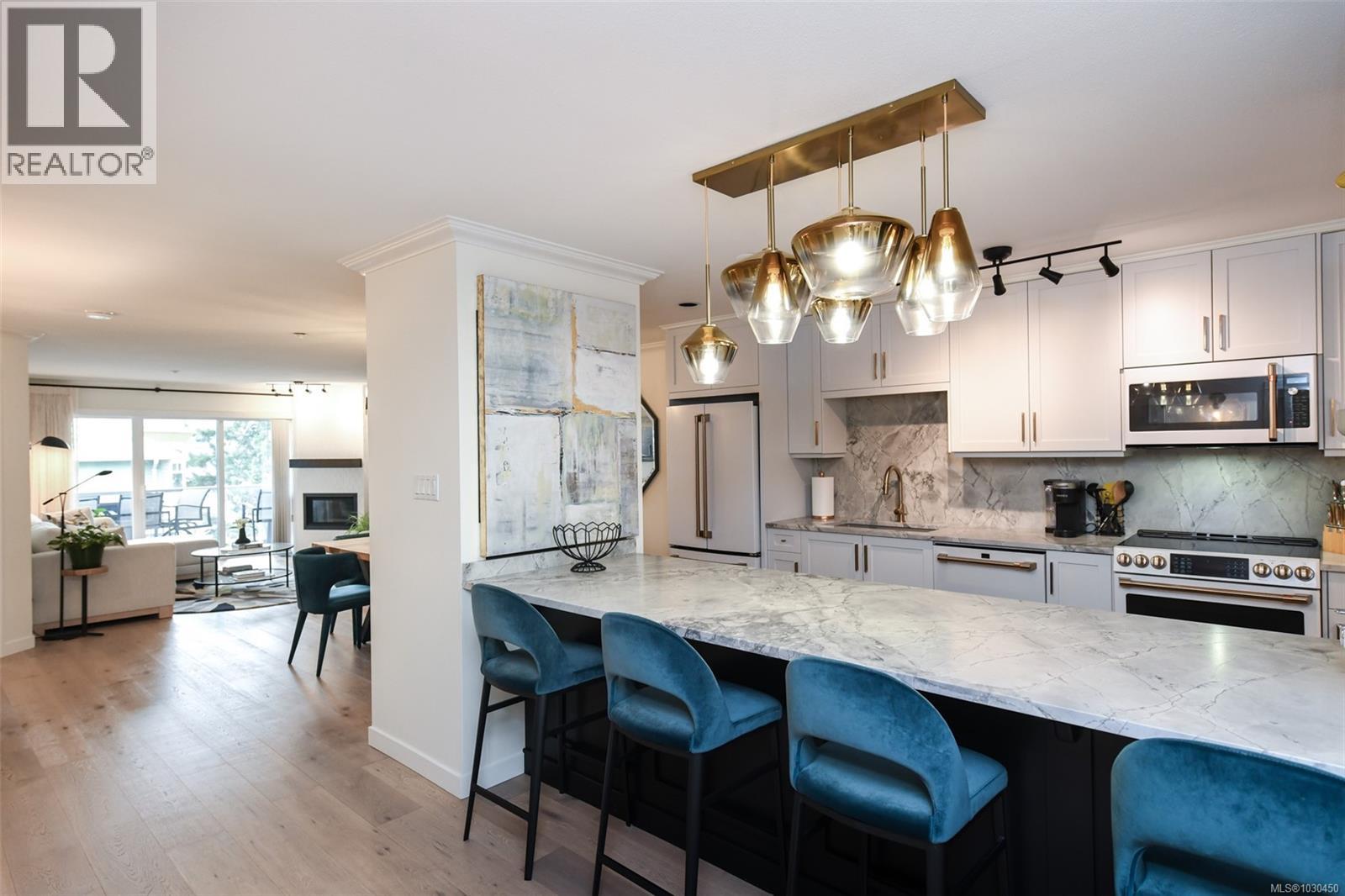 #503 2275 COMOX AVE - 15