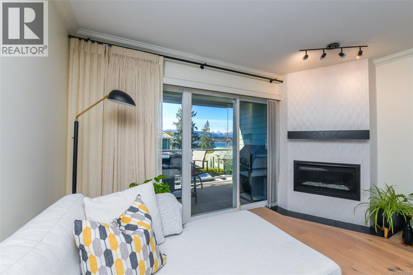 #503 2275 COMOX AVE - 21