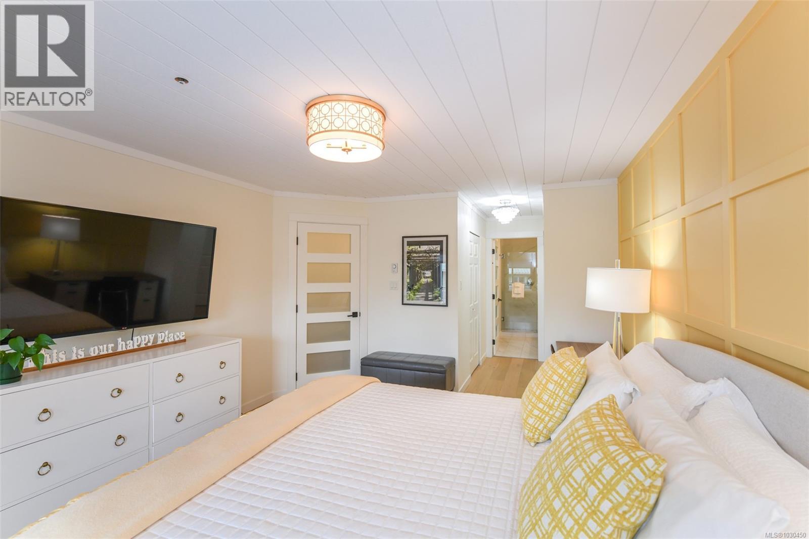 #503 2275 COMOX AVE - 33