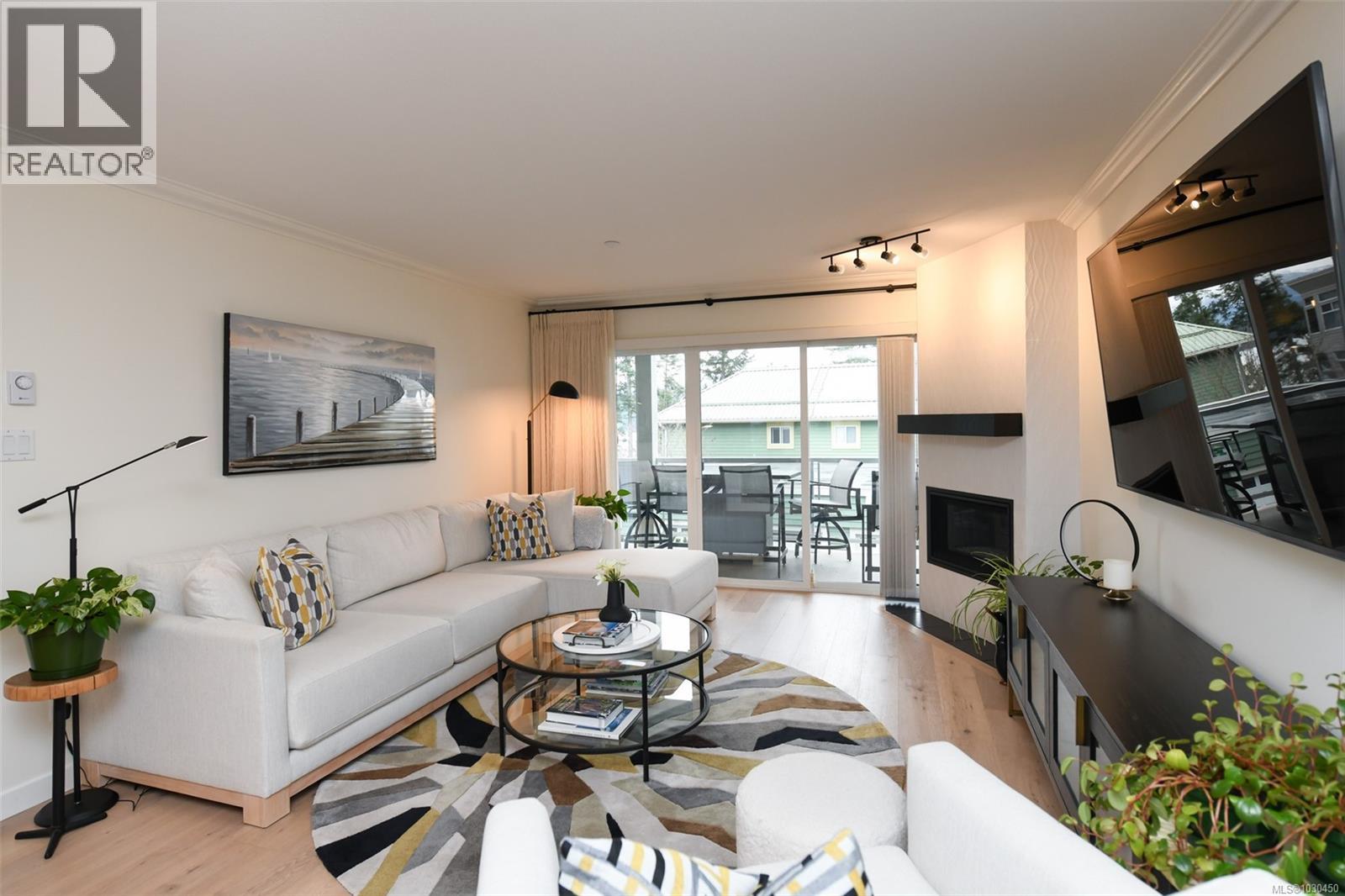 #503 2275 COMOX AVE - 22