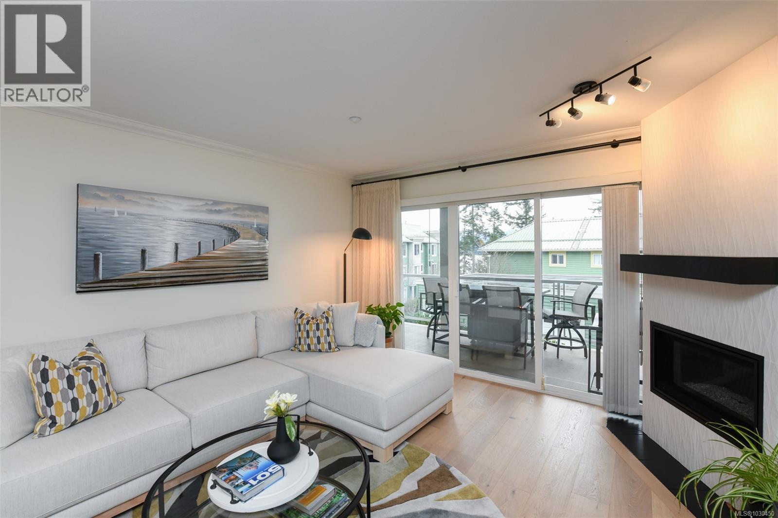 #503 2275 COMOX AVE - 23