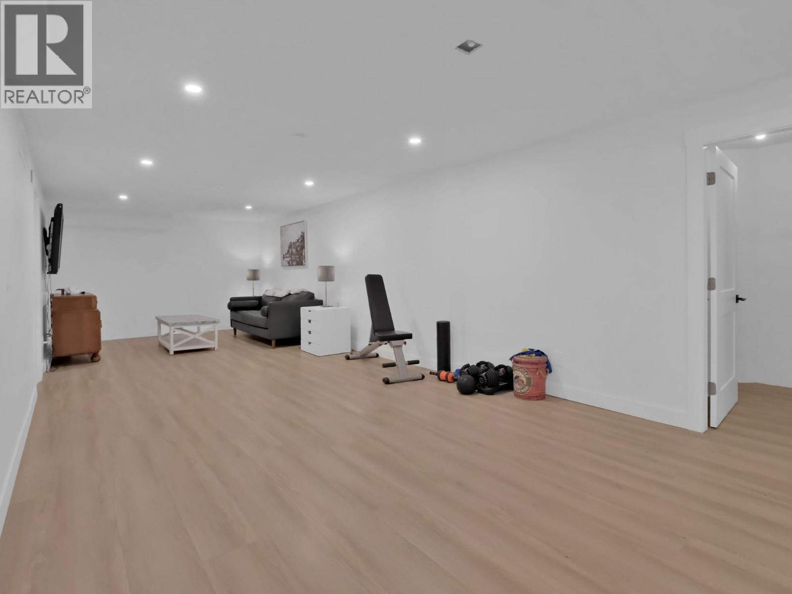 3063 THACKER DRIVE - 42