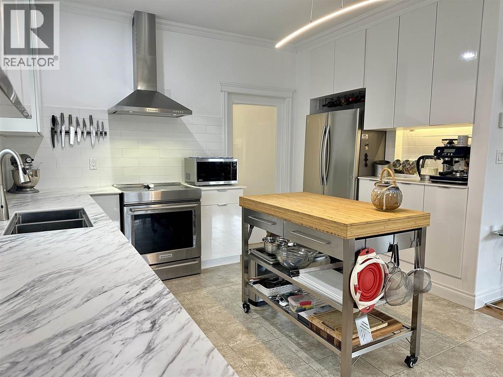 3473 HARGREAVES AVENUE - 21