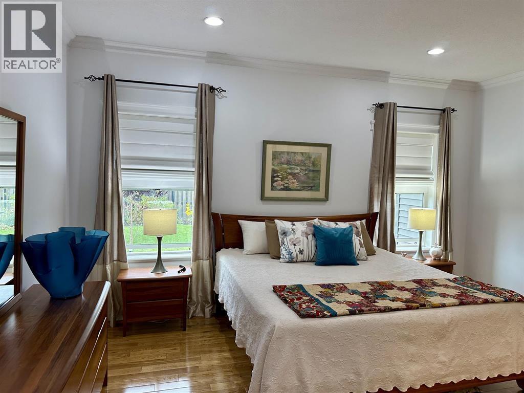 3473 HARGREAVES AVENUE - 23